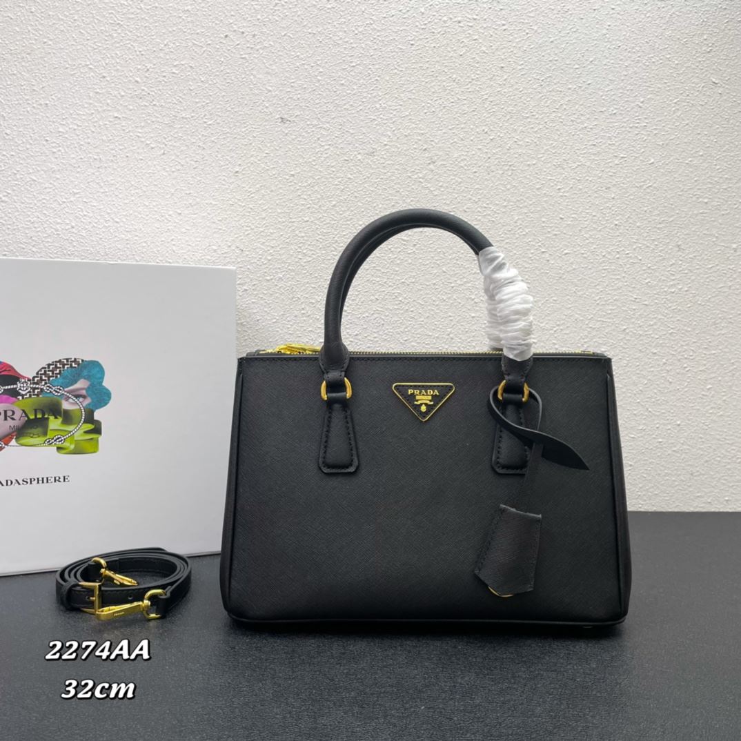 Pra*a shopping bags